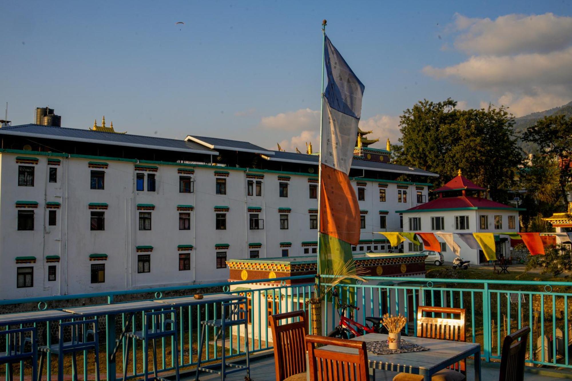 Chokling Arthouse - The Treasure Of Himalayas Hotel Bir  Bagian luar foto