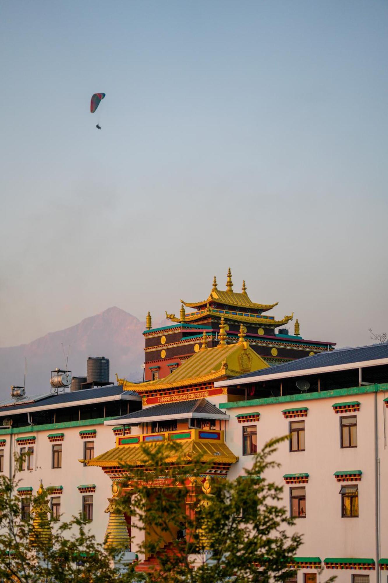 Chokling Arthouse - The Treasure Of Himalayas Hotel Bir  Bagian luar foto